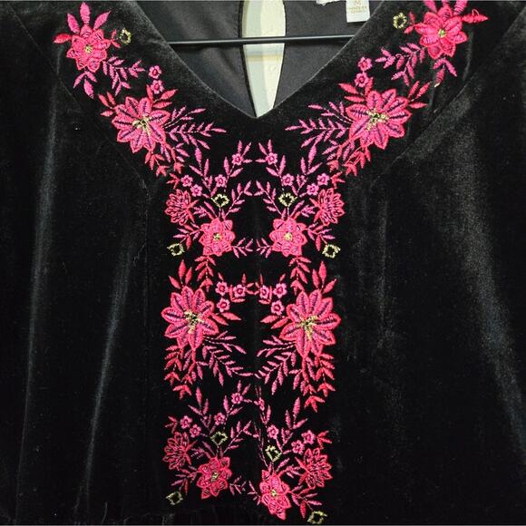 Chelsea and Violet Black Velvet Floral Embroidered Dress Size Medium Girls - Picture 5 of 5